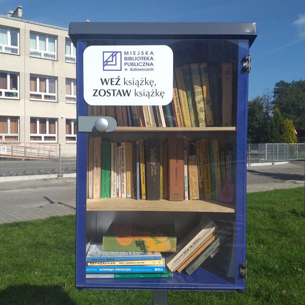 Biblioteczki plenerowe zagościły w przestrzeni miejskiej w Katowicach