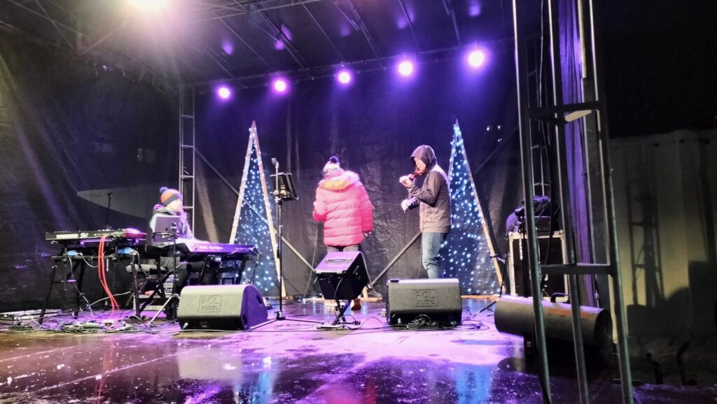 Dekorowanie świątecznej choinki na Kokocińcu to już tradycja. W tym roku pierwszy raz odbył się rówież świąteczny koncert.