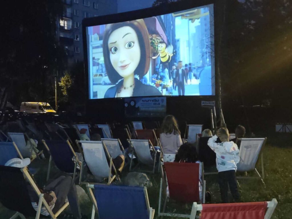 Kino plenerowe na Kokocińcu już 5–6 lipca. Wybierz filmy i świętuj z nami 50-lecie osiedla